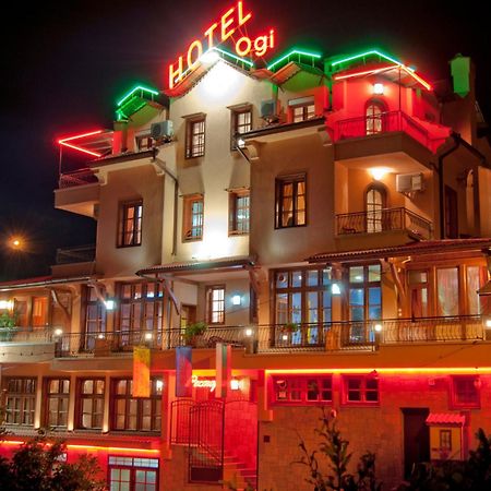 Family Hotel Ogi أسينوفغراد المظهر الخارجي الصورة